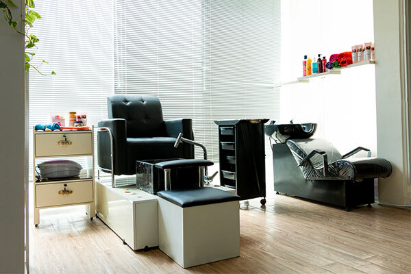 سالن آتی عاطفه اکبری