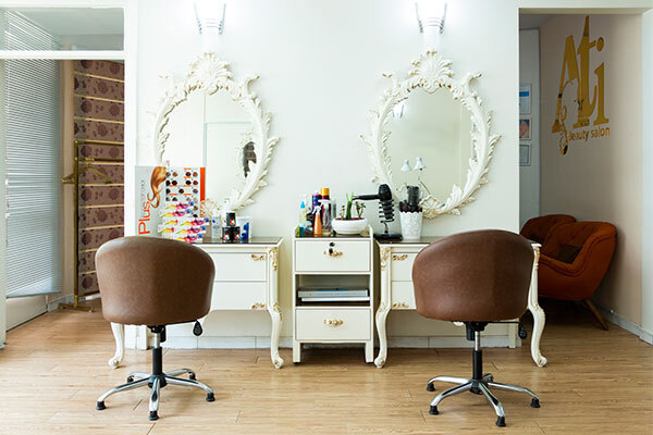 سالن آتی عاطفه اکبری