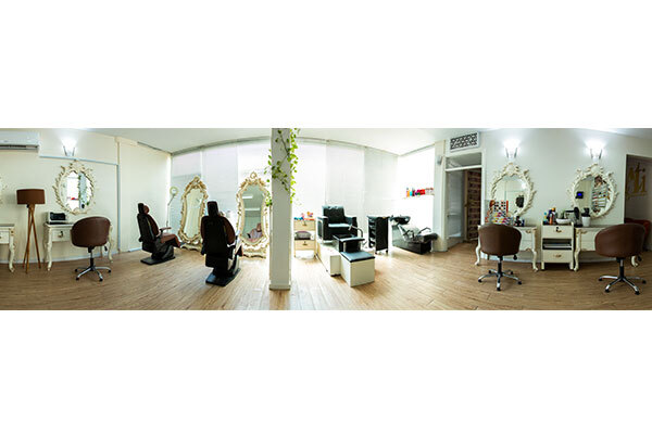 سالن آتی عاطفه اکبری