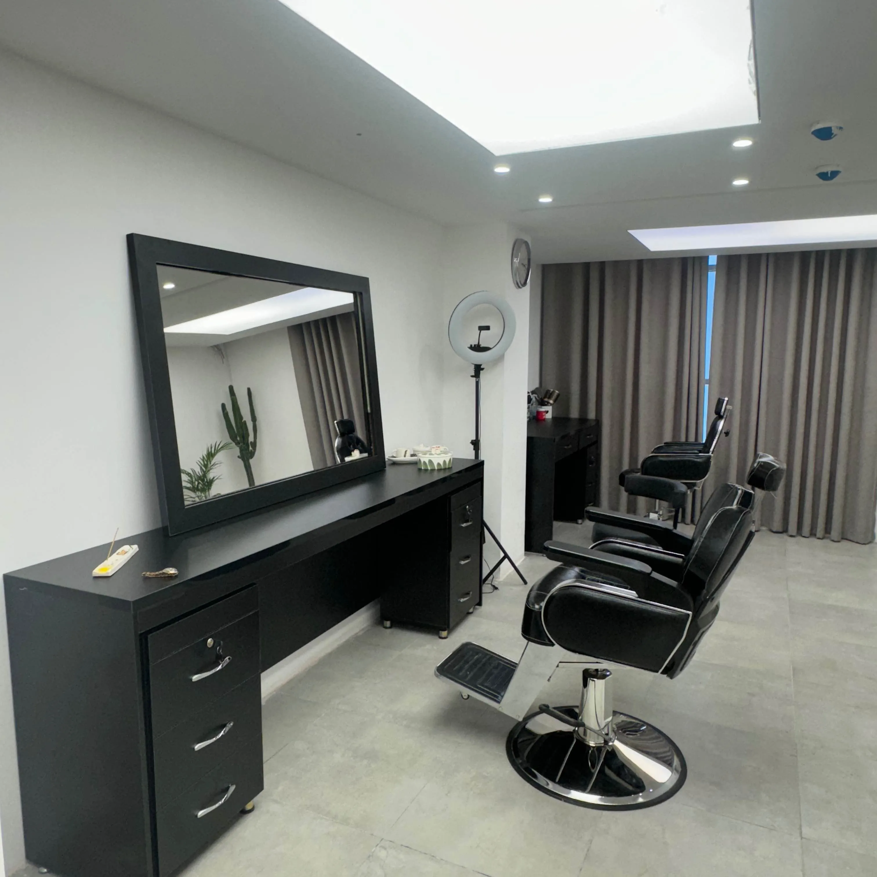 ندا طاووسی ارباب سالن آرایشگاه